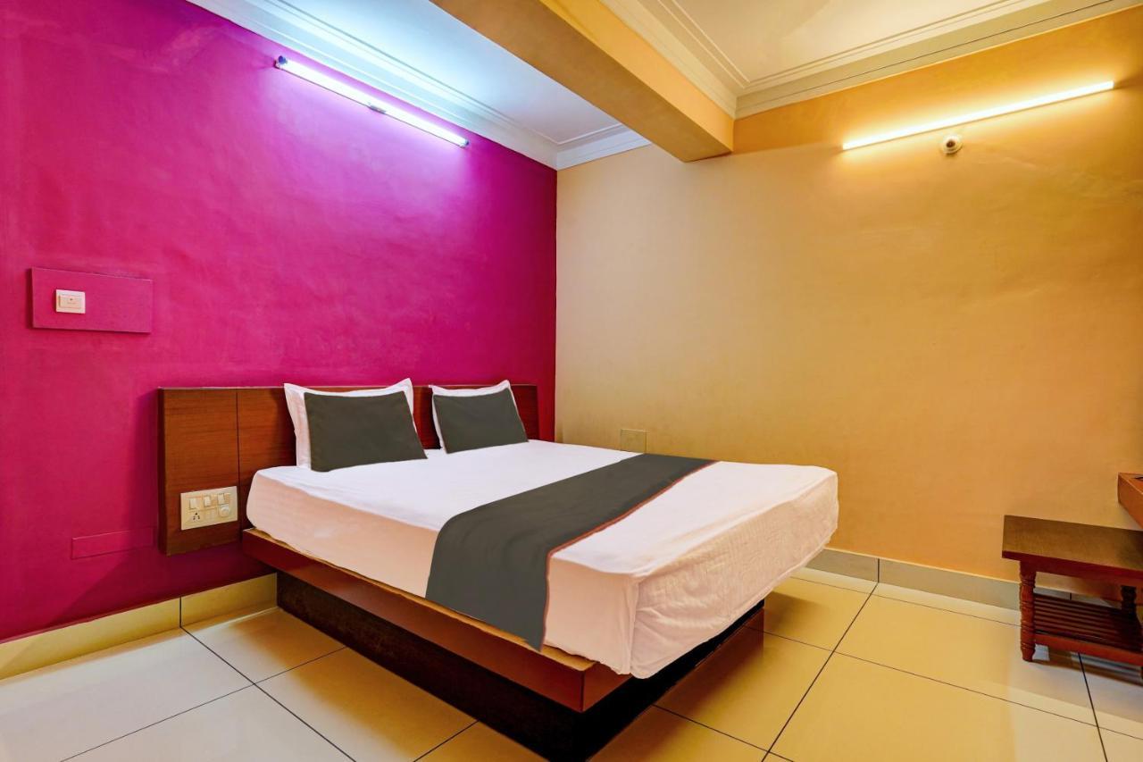 Oyo Flagship Hotel Kvc Holiday Inn Mysore Exterior photo